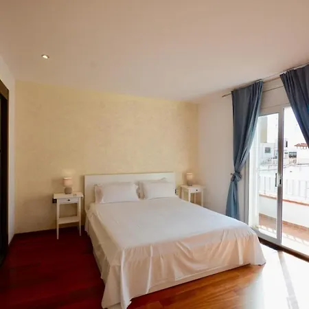 Freddy Close To Playa St Sebastian Sitges